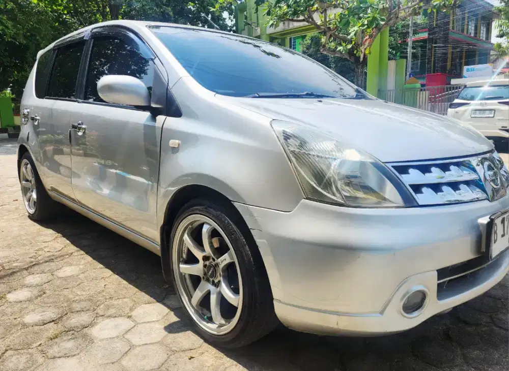 Livina 2010 matic