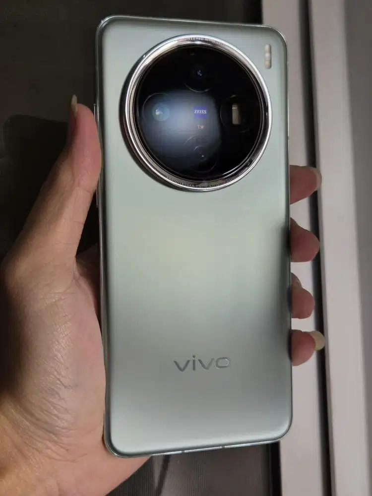 Vivo X200 12/256GB Hijau — Mulus, Garansi Resmi Aktif