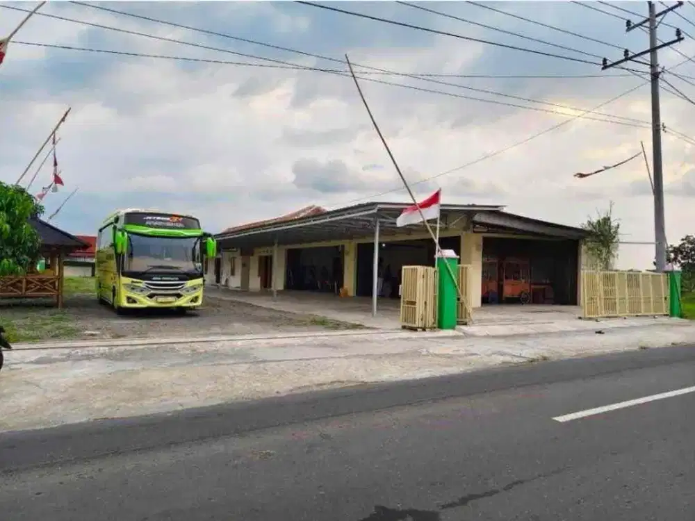 Resto Luas Bonus Kolam Renang Letak Strategis di Tempat Wisata