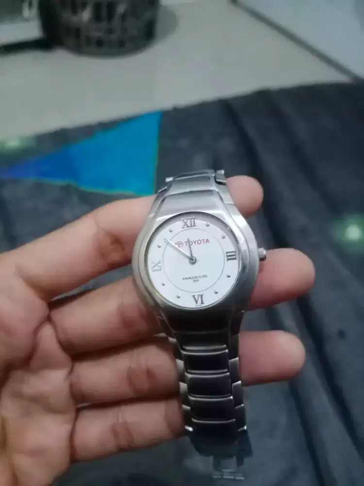 jam Alexandre Christie langka