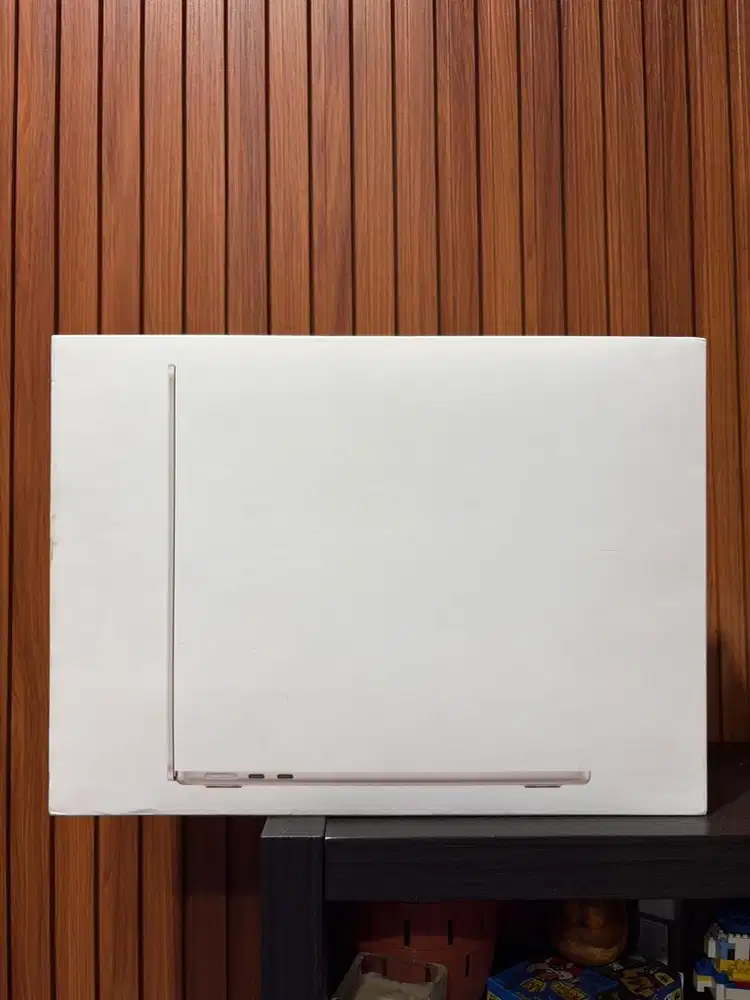 MacBook Air M4 13Inch Starlight 16 256GB | BNIB.