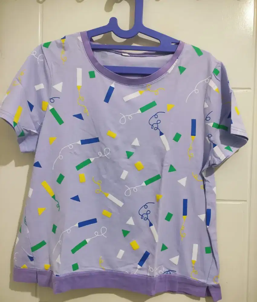 Preloved kaos wanita lengan pendek