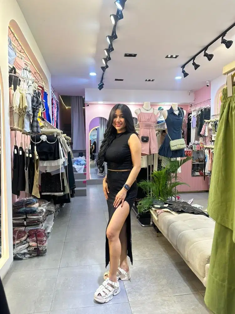 DIBUTUHKAN KARYAWAN TOKO BAJU WANITA ABG