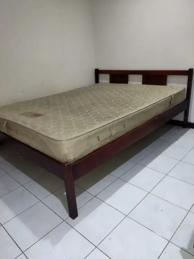 Ranjang kayu mahoni plus spring bed Slumberland ori
