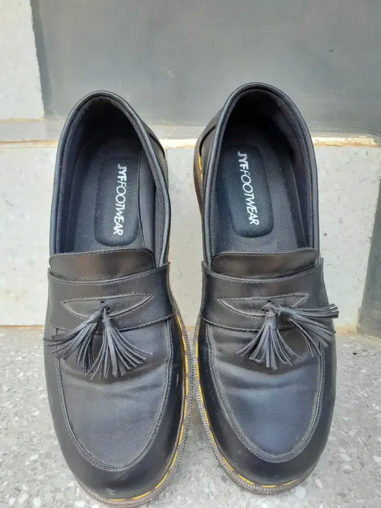 sepatu docmart ukuran ,40