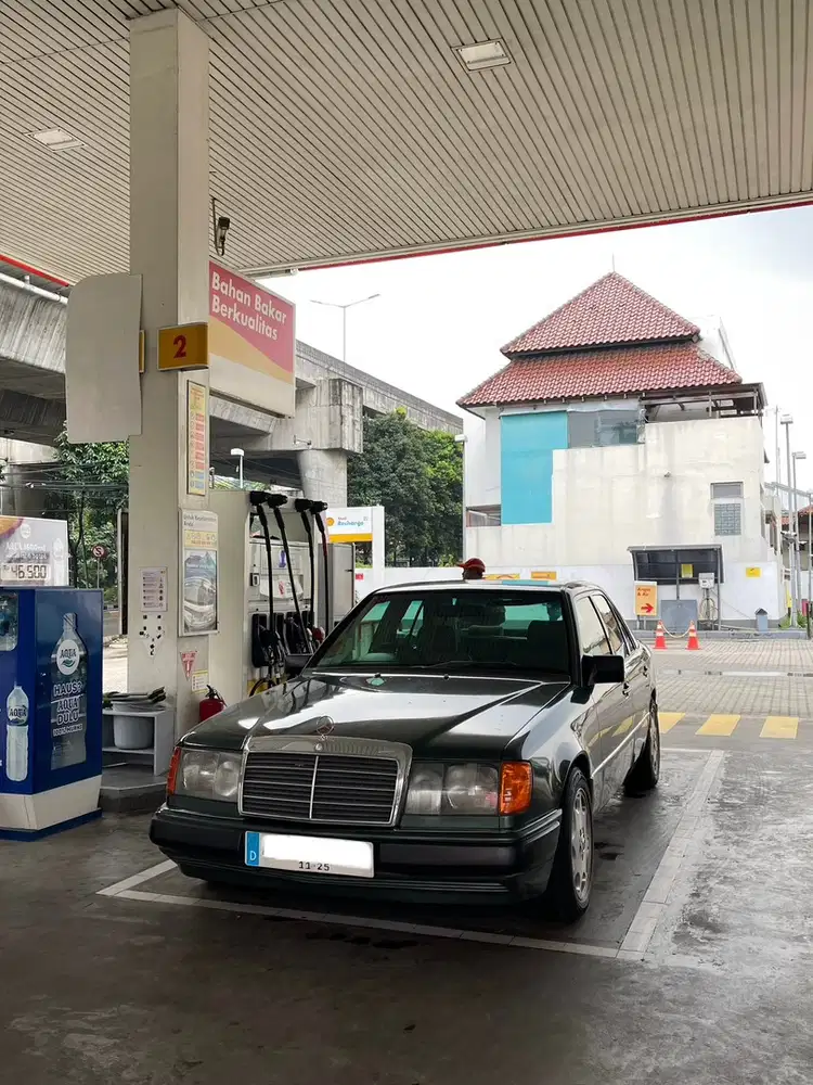 Mercedes-Benz E300 1990 Bensin