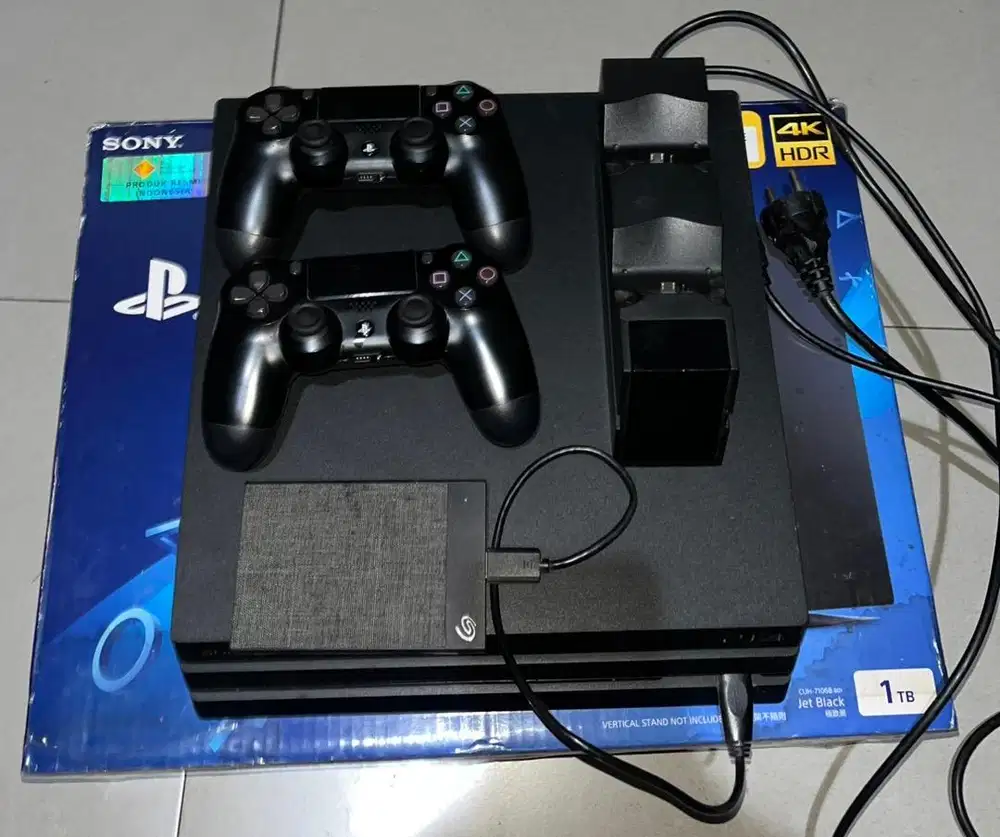 Dijual Pemakaian Pribadi PS 4 PRO 1TB LENGKAP SESUAI FOTO