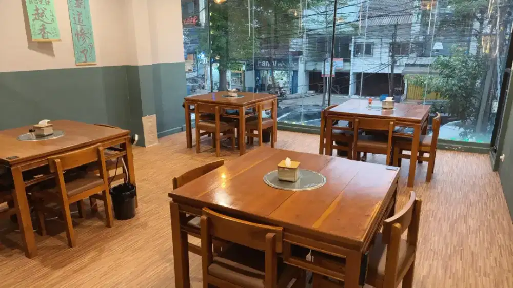perlu chef dan waiter ada mess