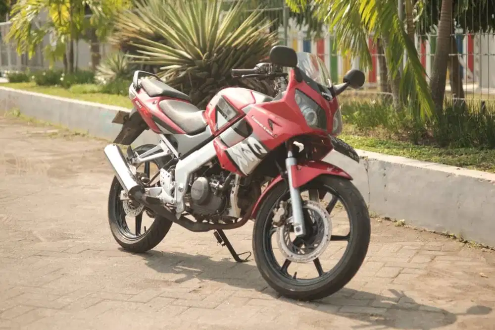 Jual CBR 150 r (old) cbu Thailand 2005 Merah