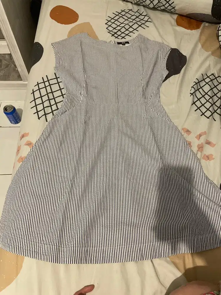 Dijual cepat dress uniqlo garis2 ukuran S
