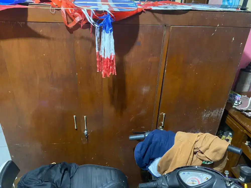 LEMARI JATI BAGUS