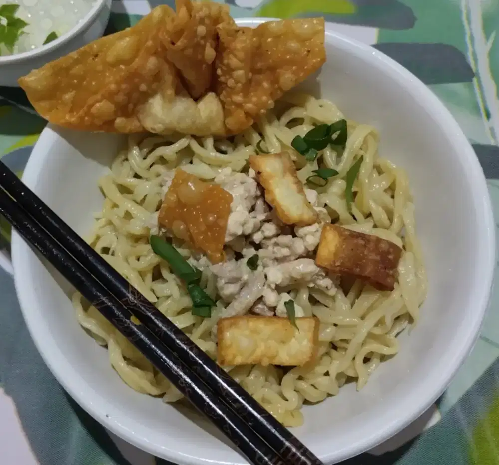 Makanan Orang Terkenal Indonesia Yance Lasso akupunkturis pawang hujan