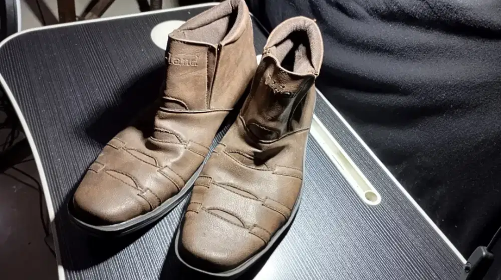 Boot kulit D-Island
