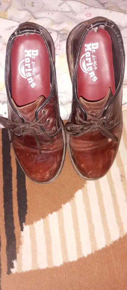 Sepatu dork Martens