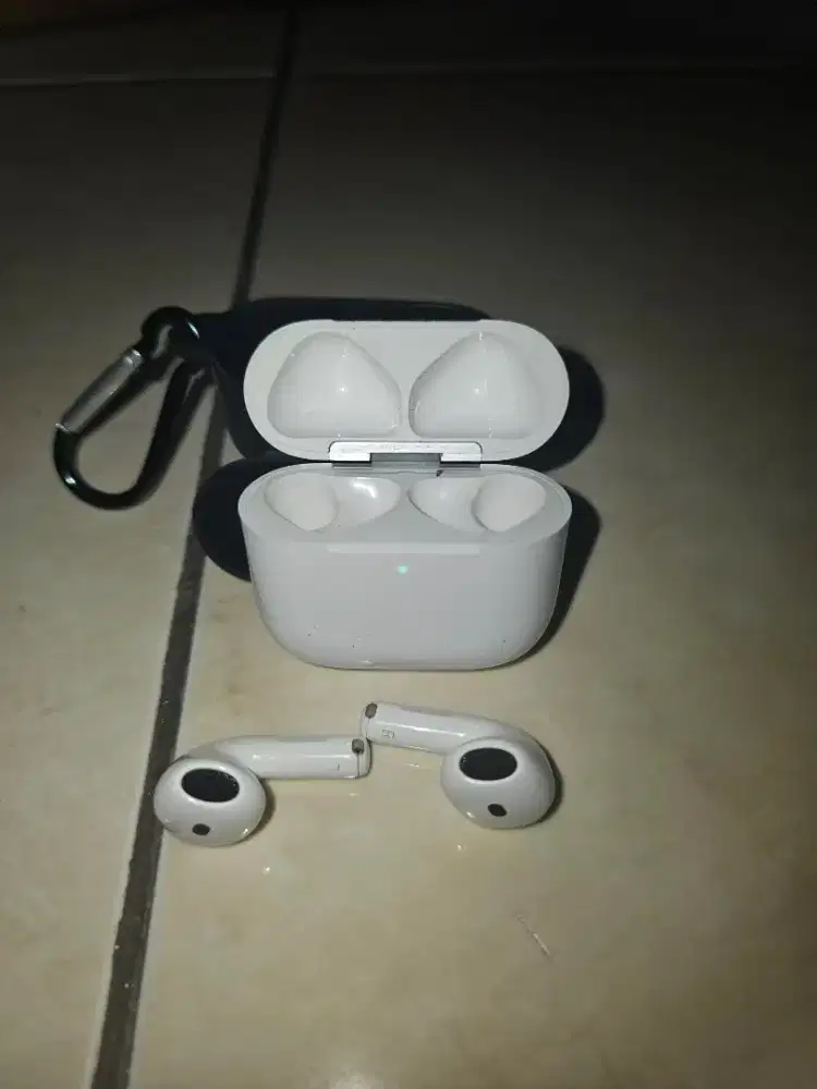 Airpods Gen 4 with Active Noise Cancellation