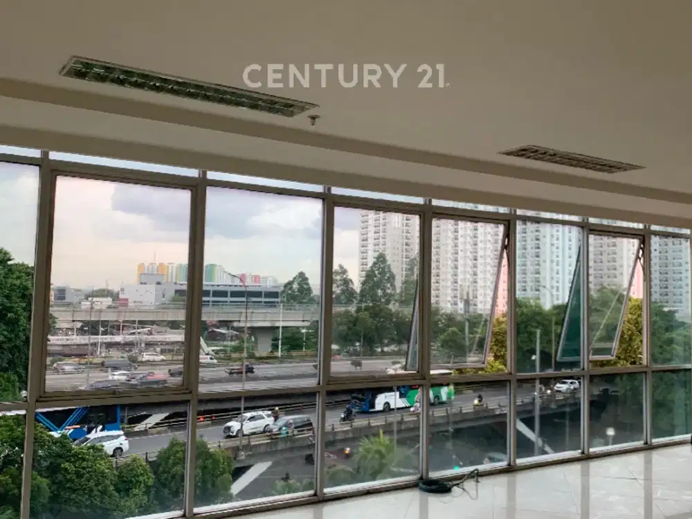 Ruang Kantor Luas Dengan City View Di MTH Square Jakarta R2249