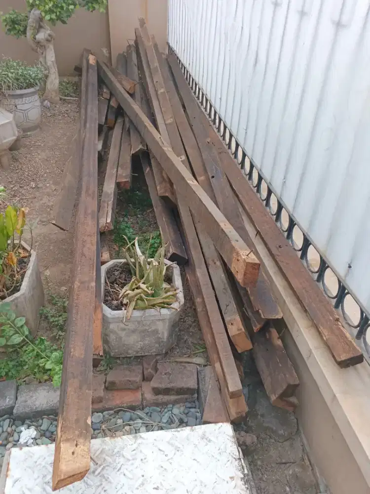 Jual cepat borongan kayu bekas usuk & reng.