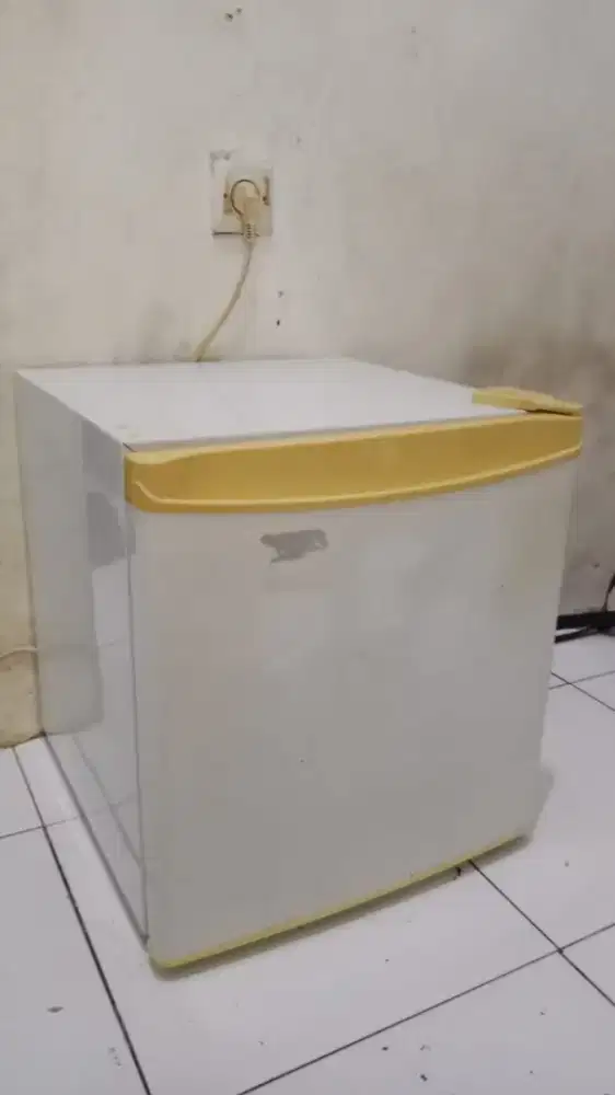 dijual kulkas mini merk general