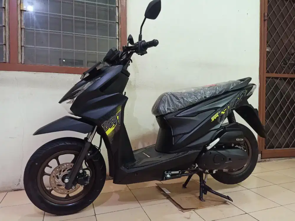 Honda BEAT STREET ALARM TERBARU 2025 BL 8 ( KM 800 PERAK / LIKE NEW)