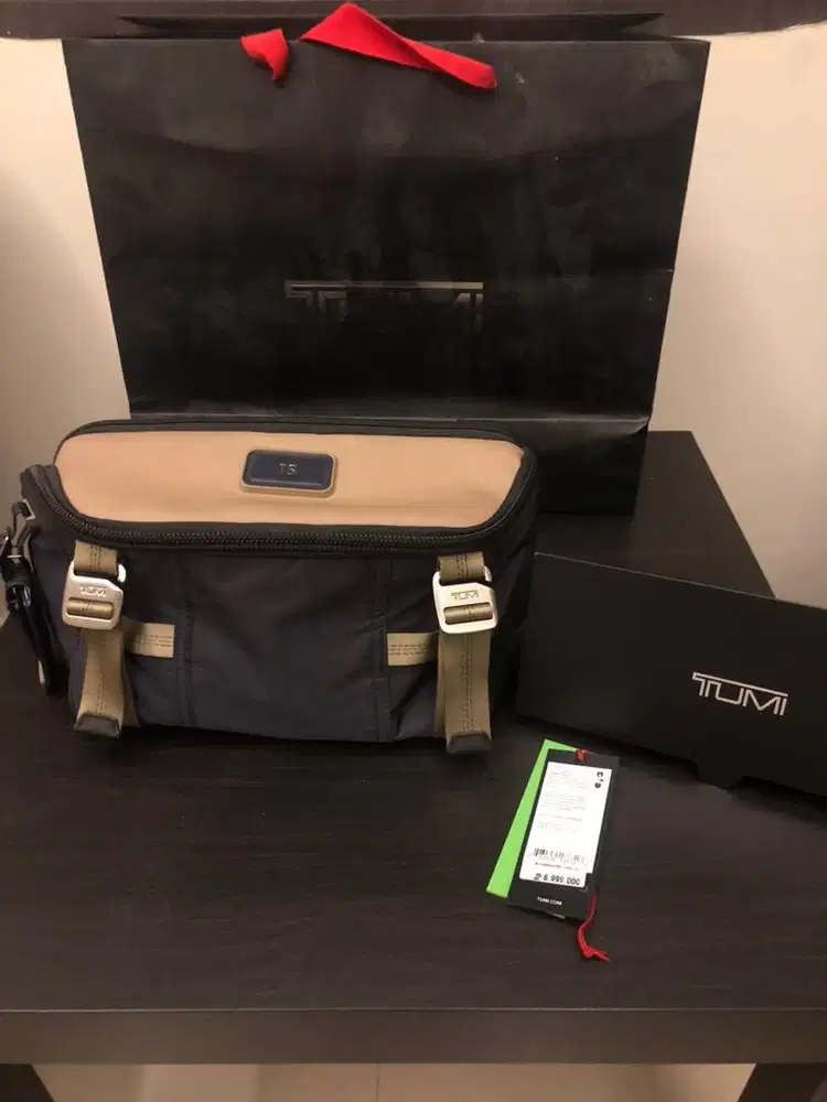 Tumi Platoon Sling Navy - Very Good Condition