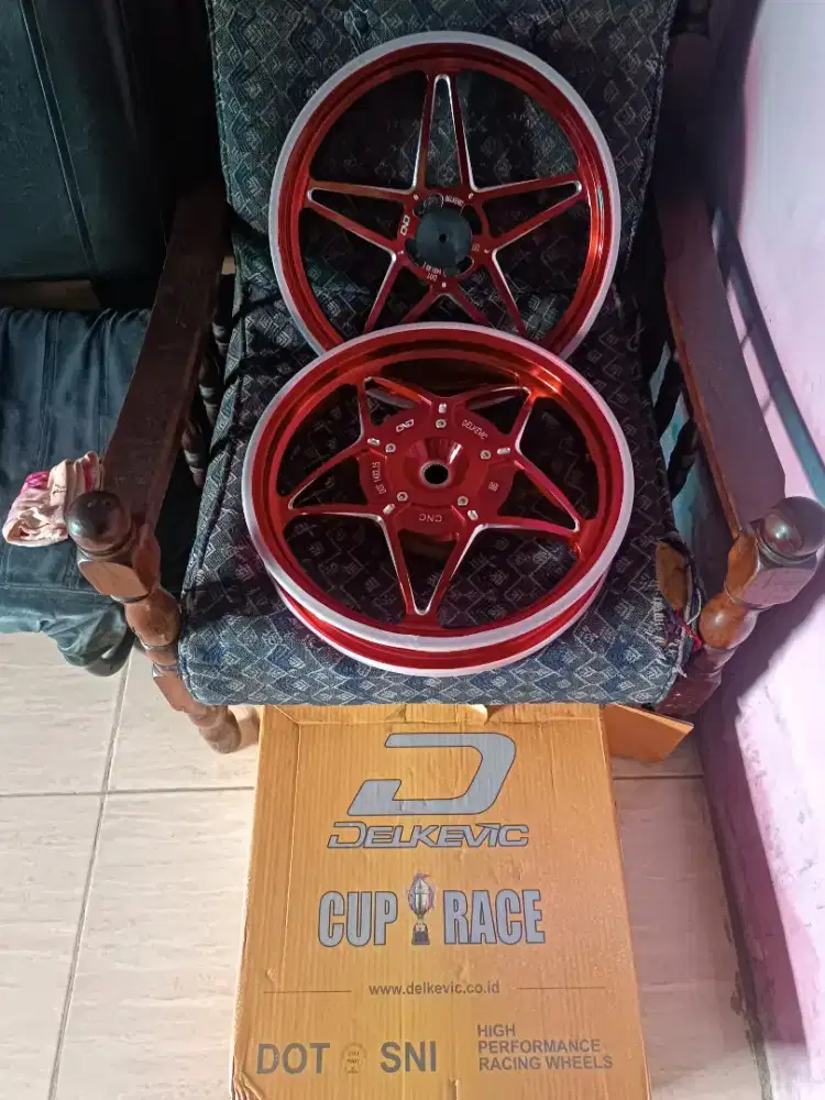 VELG BINTANG LANGIT MERAH DELKEVIC.