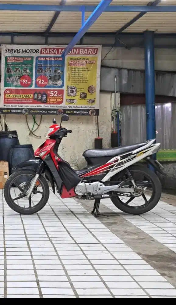 Honda Supra X 125 tahun 2005 Putih Merah