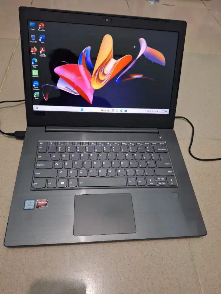 Bismillah dijual laptop Lenovo core i5 gen 8
