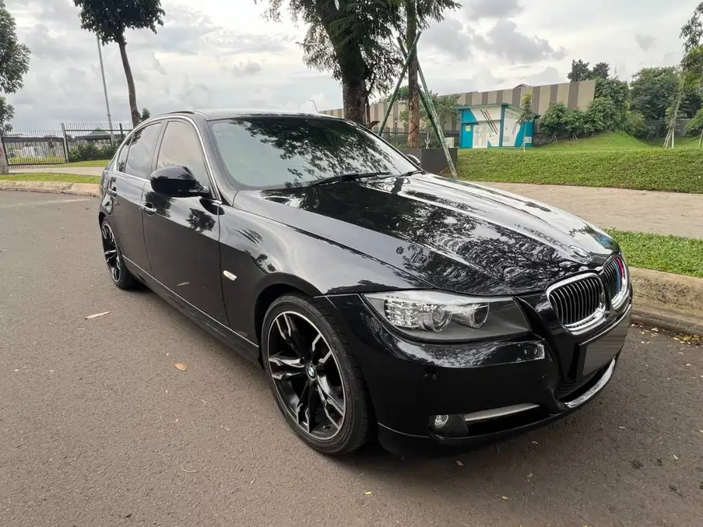 BMW 320i “Edition” LCI E90 N46 – 2011 (Black on Black)