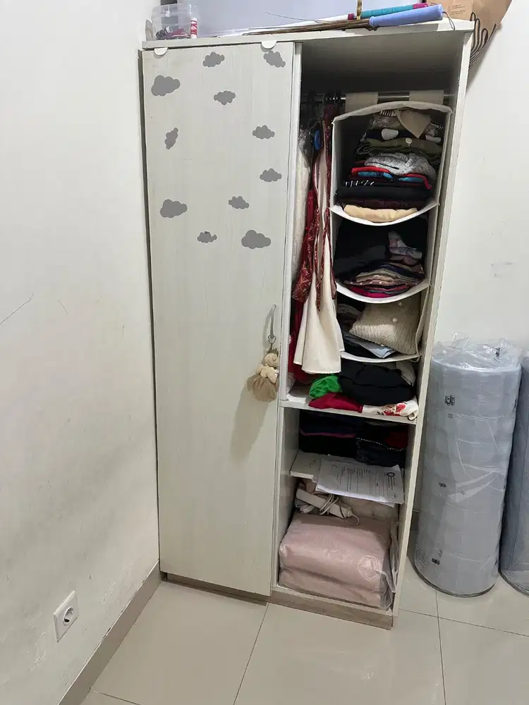 Lemari baju besar