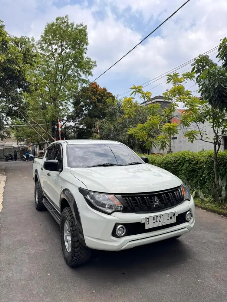 Mitsubishi strada triton hdx 2017 4x4 diesel mulus siap gas
