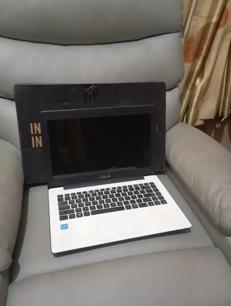 Laptop Asusl Slim X453 siap pkae