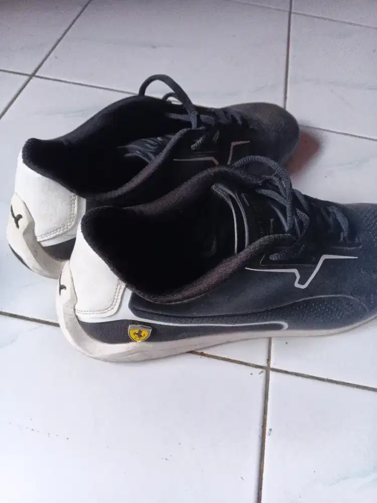 Dijual sepatu 2 pasang