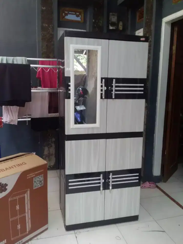 Lemari plastik 4ss
