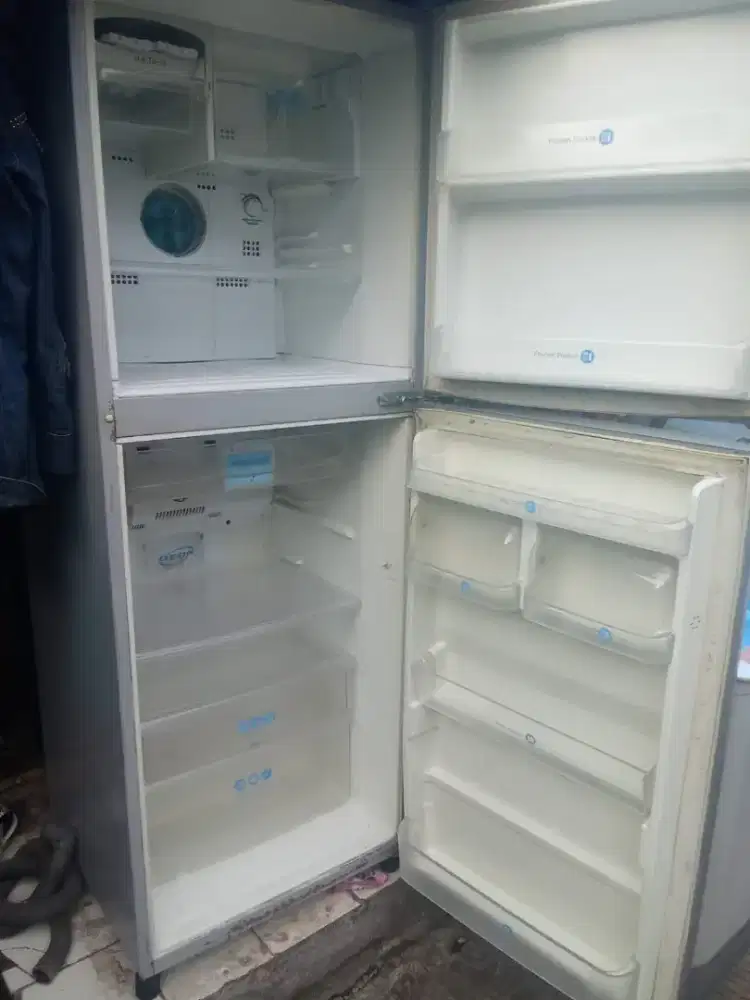 Kulkas 2 pintu jumbo merk panasonic normal