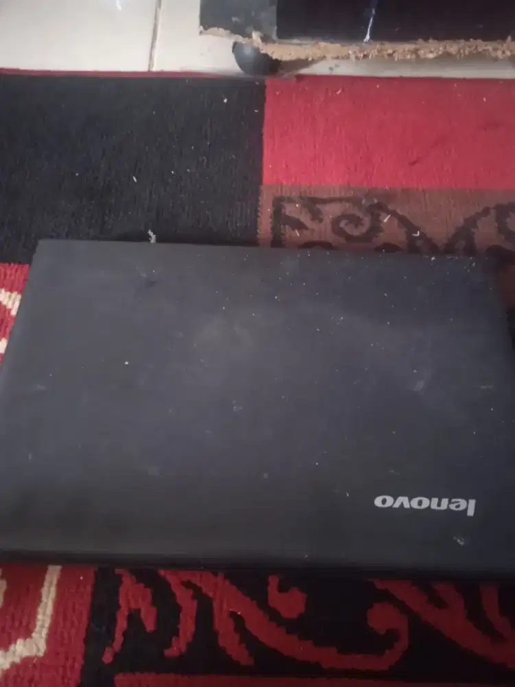 Di jual lactop lenovo seken harga 700 nego