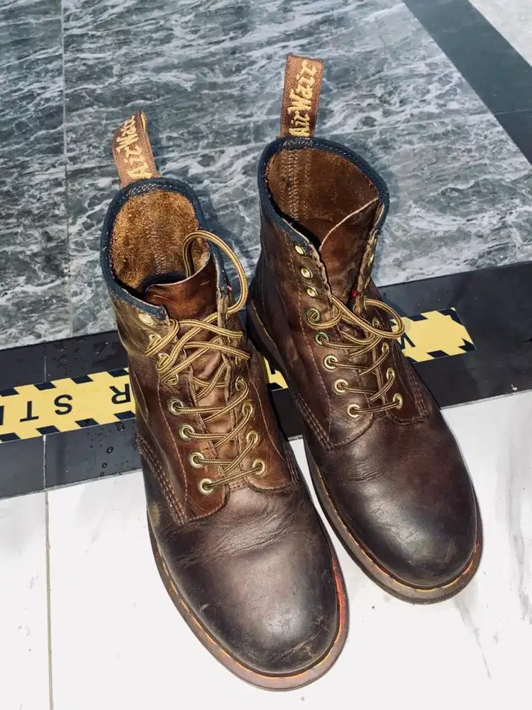 Sepatu DR MARTENS SIZE 42 original