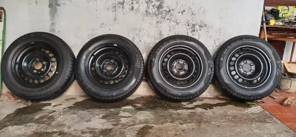 Velg kaleng oem mercy + ban