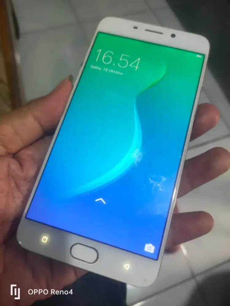 Oppo F1 pluss.. 4/64.. seri mahal pd jamanny