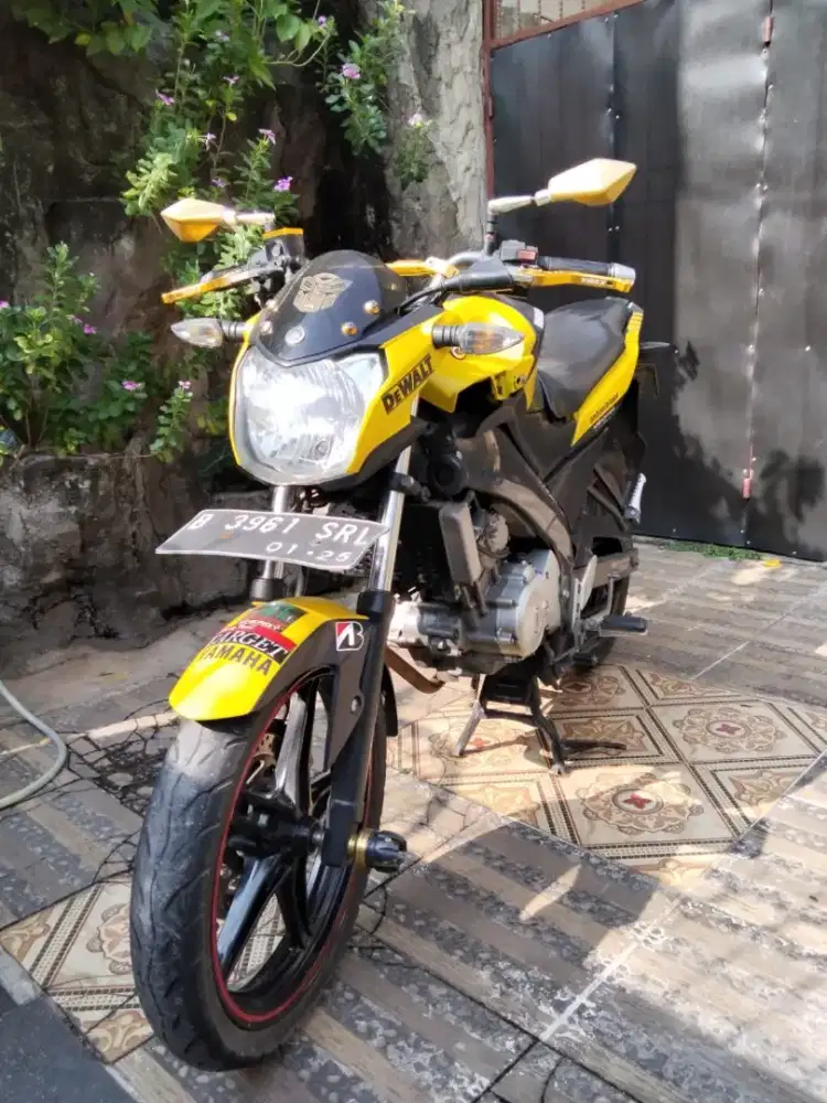 DIJUAL MOTOR YAMAHA NEW VIXION 2015