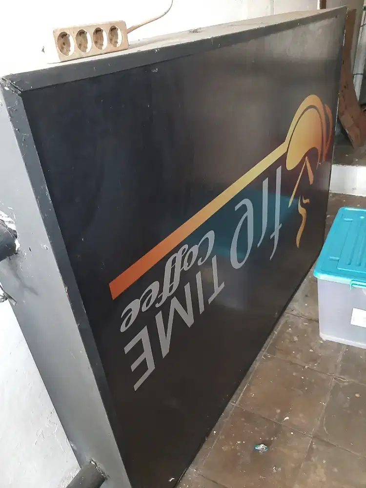 Neon Box second