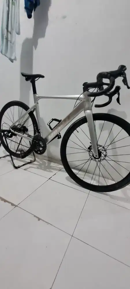 Sepeda road bike giant propel SL disk