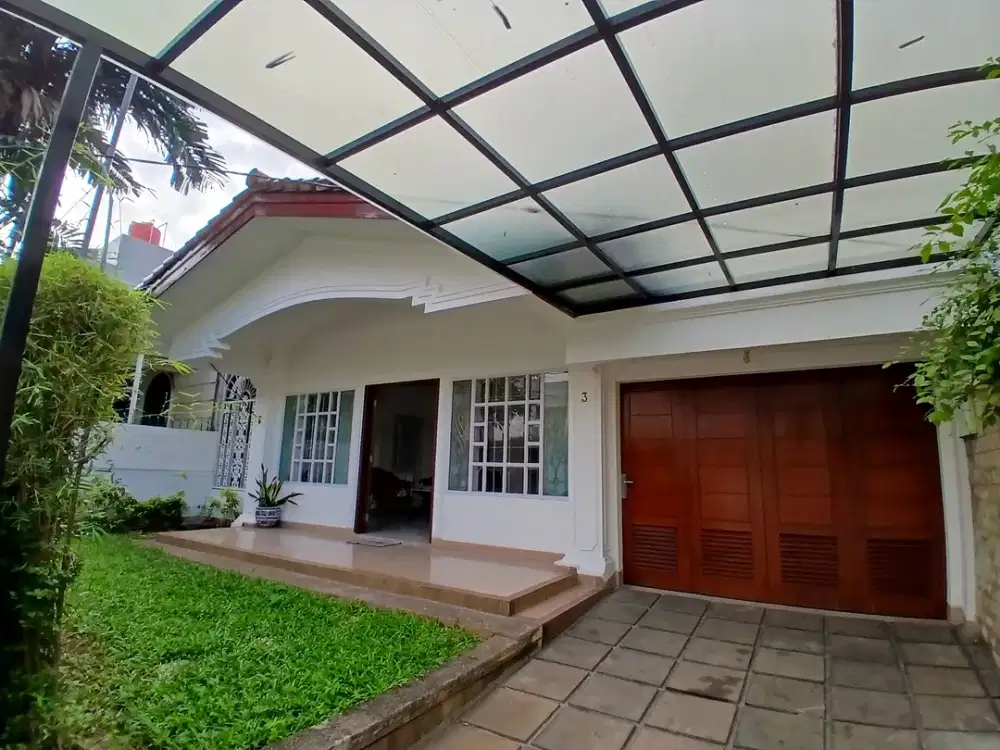 Disewakan rumah 2 tingkat di Pondok Indah Dekat pertokoan