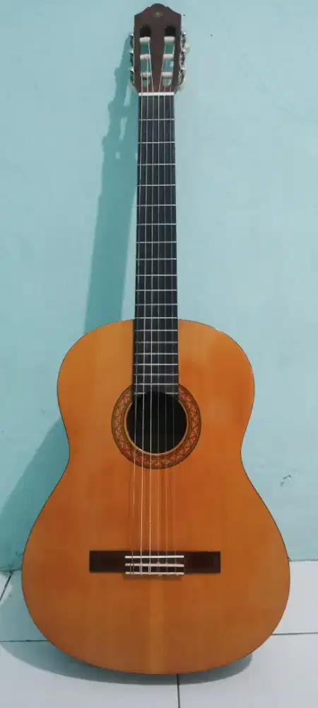 Gitar akustik yamaha nilon original.