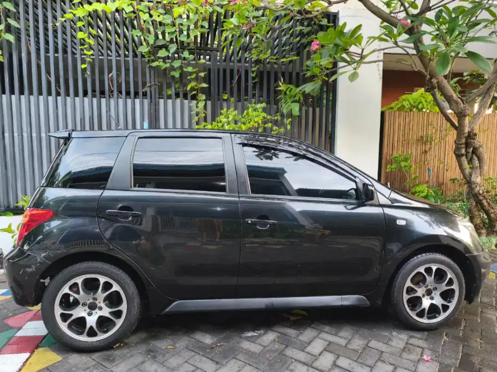 Toyota ist hitam 2004 matic mobil CBU bahan buat kolektor