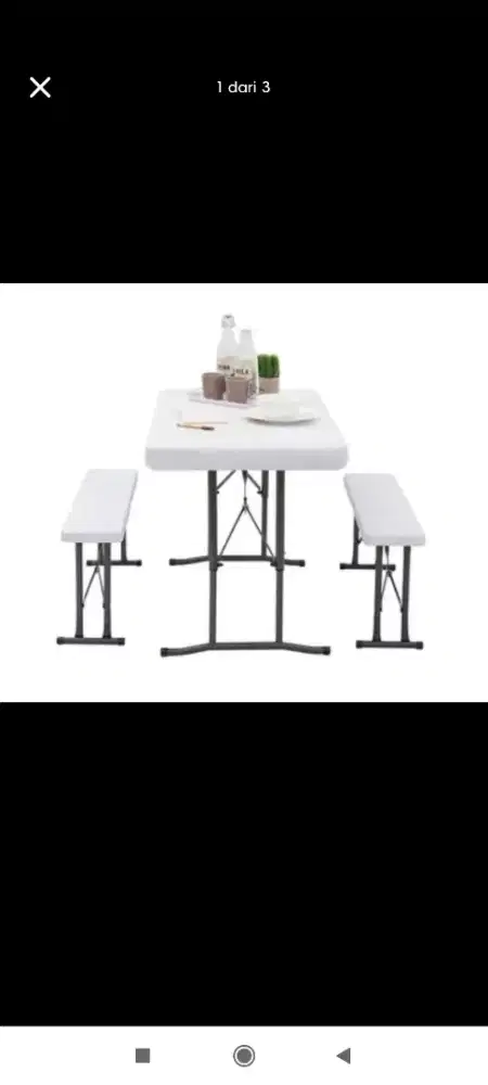 Satu set meja dengan dua bangku outdoor