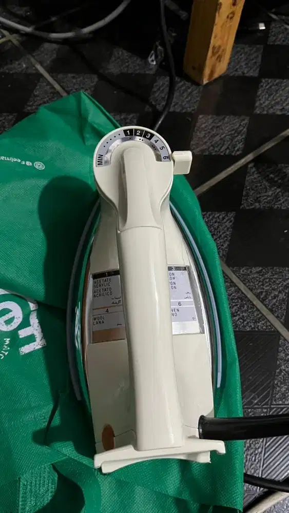 Panasonic setrika Flatiron NI22AWT