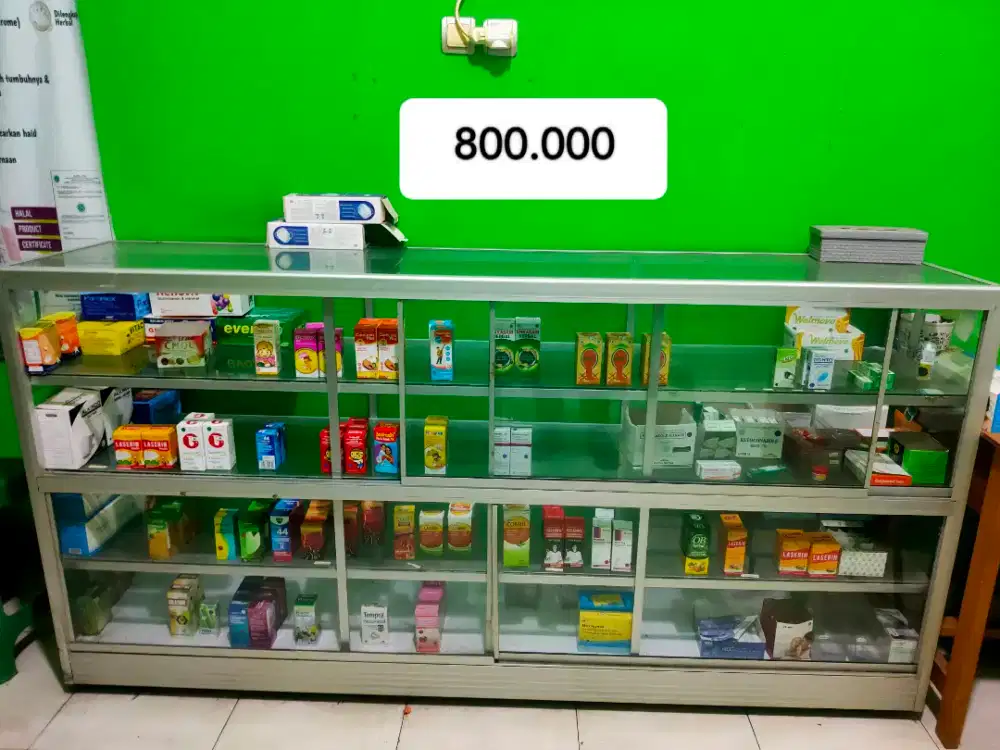 Lemari etalase kaca panjang 1.5 Meter