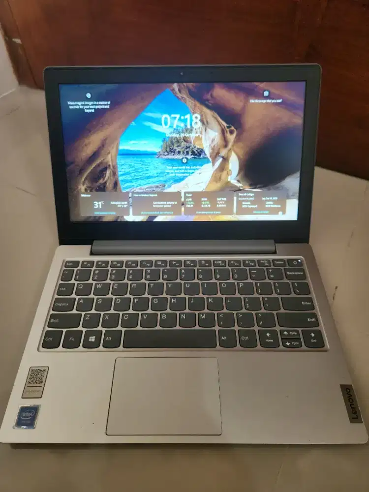 Laptop Lenovo 81VT Ram 4 / SSD 256GB celeronN4020 12inc laptop charger