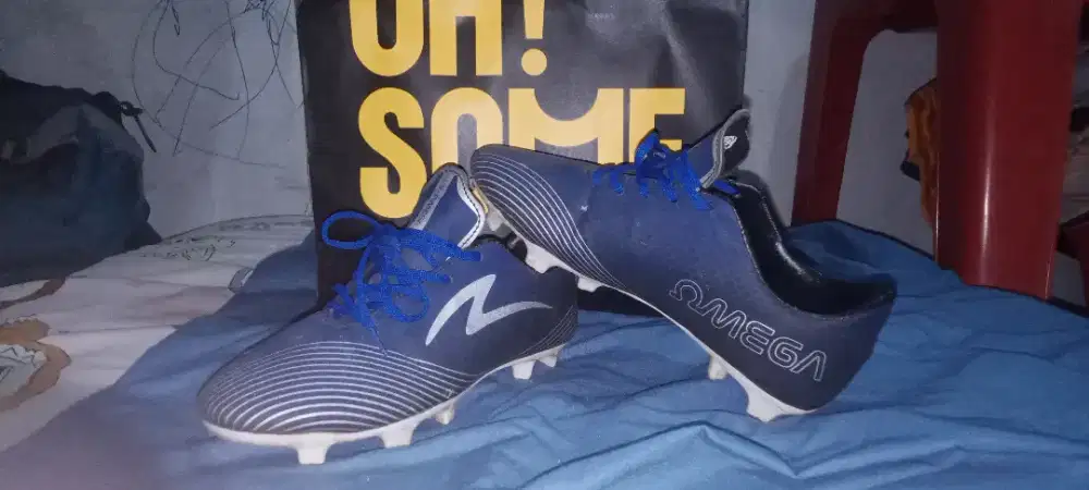 sepatu bola specs omega