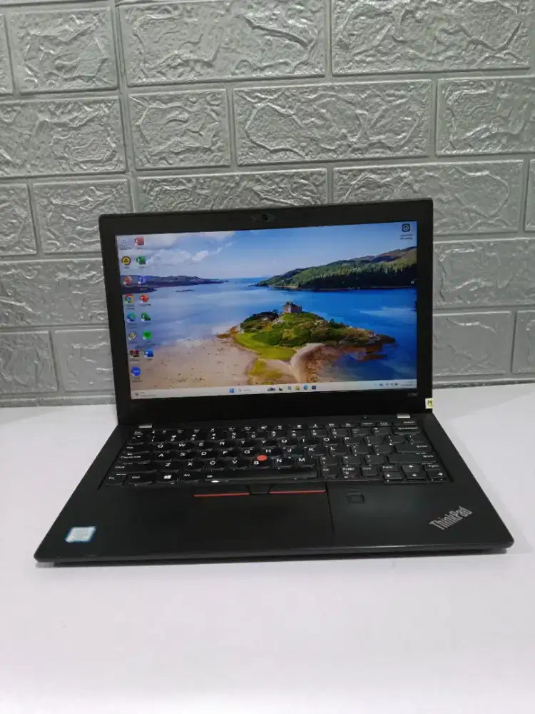 Lenovo Thinkpad x280 Intel core i5 Gen 8 ram 8gb SSD 256gb